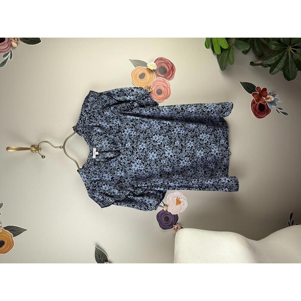 VOY Blue Floral V-Neck Puff Short Sleeve Blouse - Size - Small